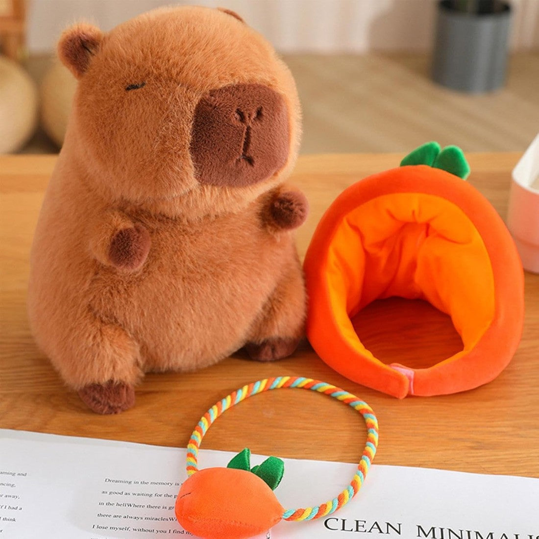 Peluche Capybara con cappellino e sacchetto verdura