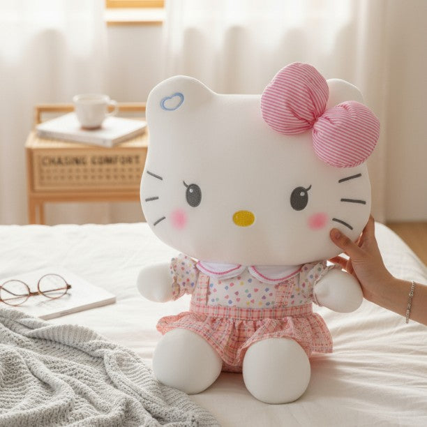 Peluche Hello Kitty tenero ed elegante in rosa pastello