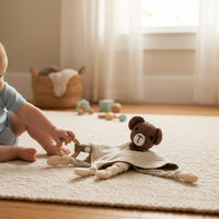Doudou orsetto all'uncinetto con panno in cotone bicolore
