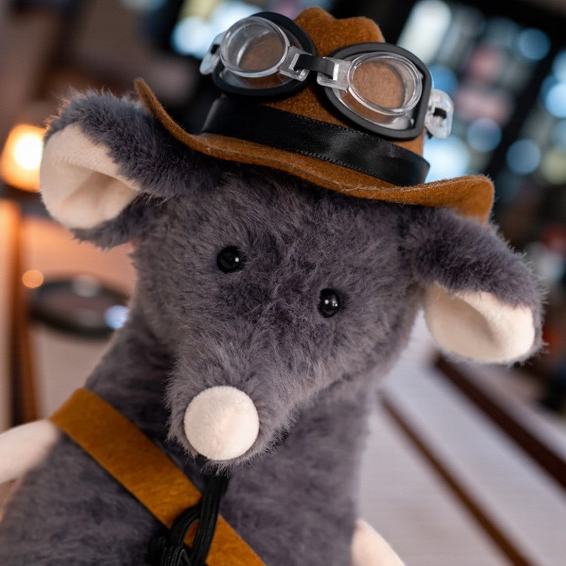 Peluche topo grigio esploratore