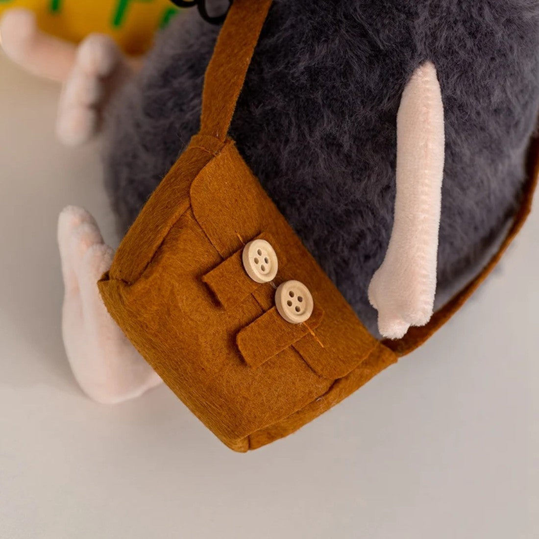 Peluche topo grigio esploratore