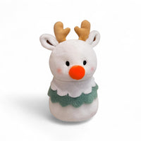 Peluche renna di Natale in versione pupazzo di neve con corna di renna, naso rosso, colletto smerlato verde, su sfondo bianco.