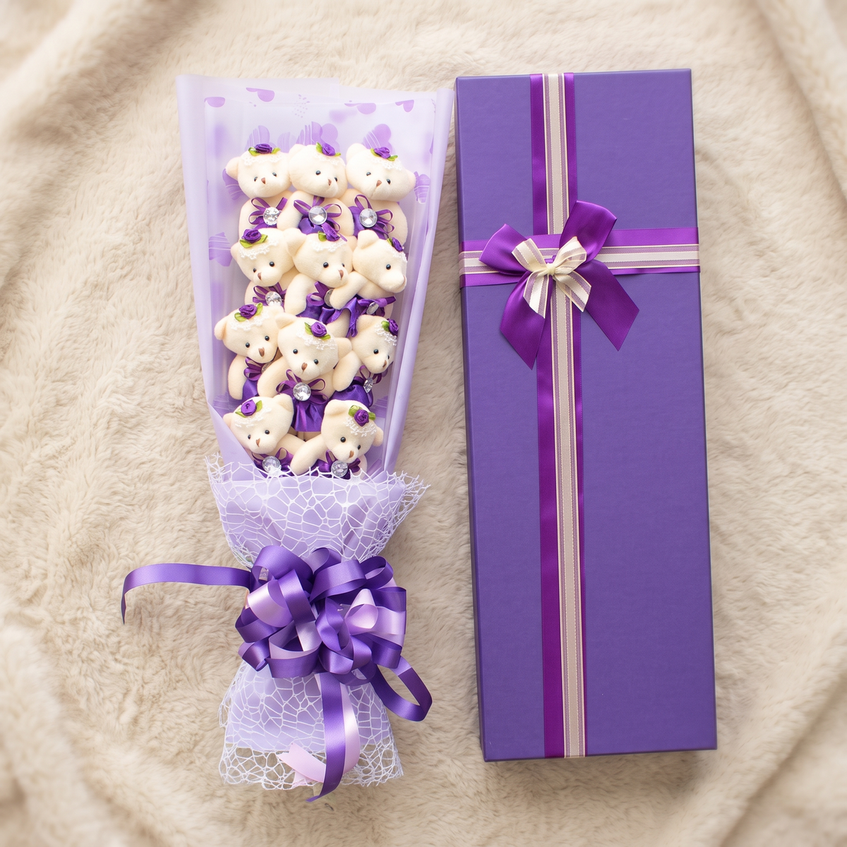 Bouquet Orsi di Peluche Bianchi con Scatola Viola - Dettaglio materiale