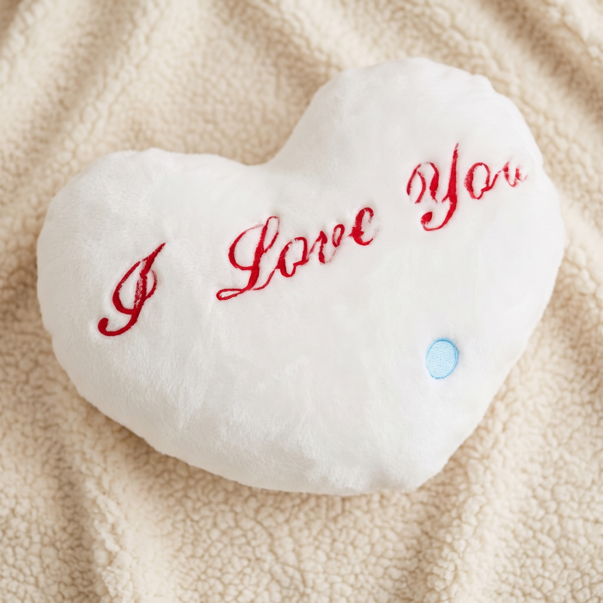 Cuscino peluche cuore I Love You - dettaglio del materiale