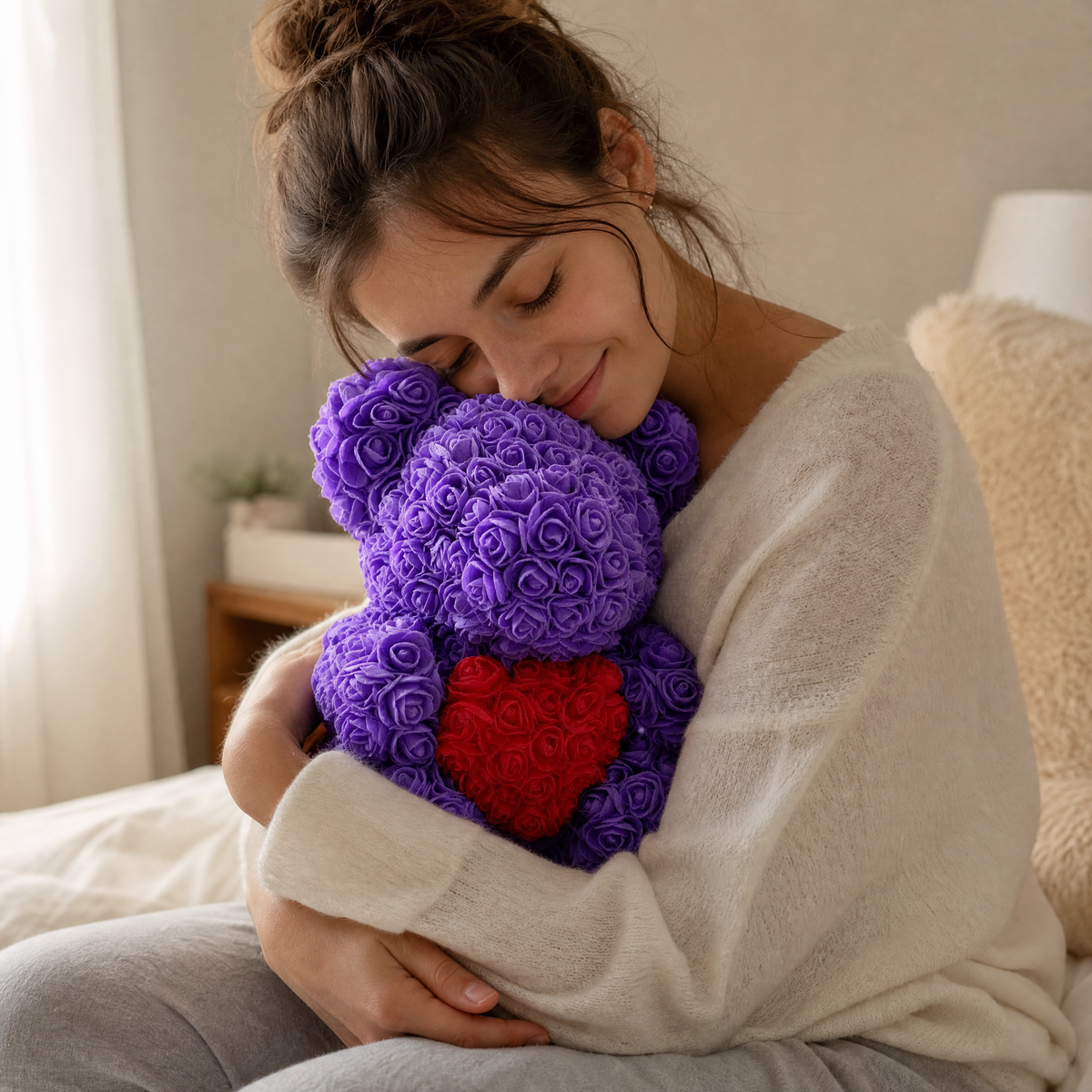 Orso di rose viola con cuore rosso - utilizzo accogliente in un interno