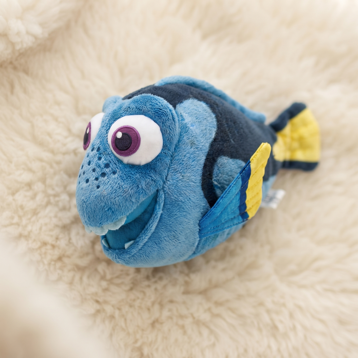 Peluche Dory Pesce Chirurgo Blu Disney - Dettaglio del materiale