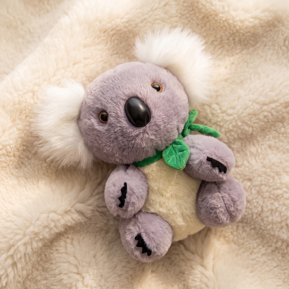 Peluche Koala Grigio e Bianco con Foglia di Eucalipto - Dettaglio materiale