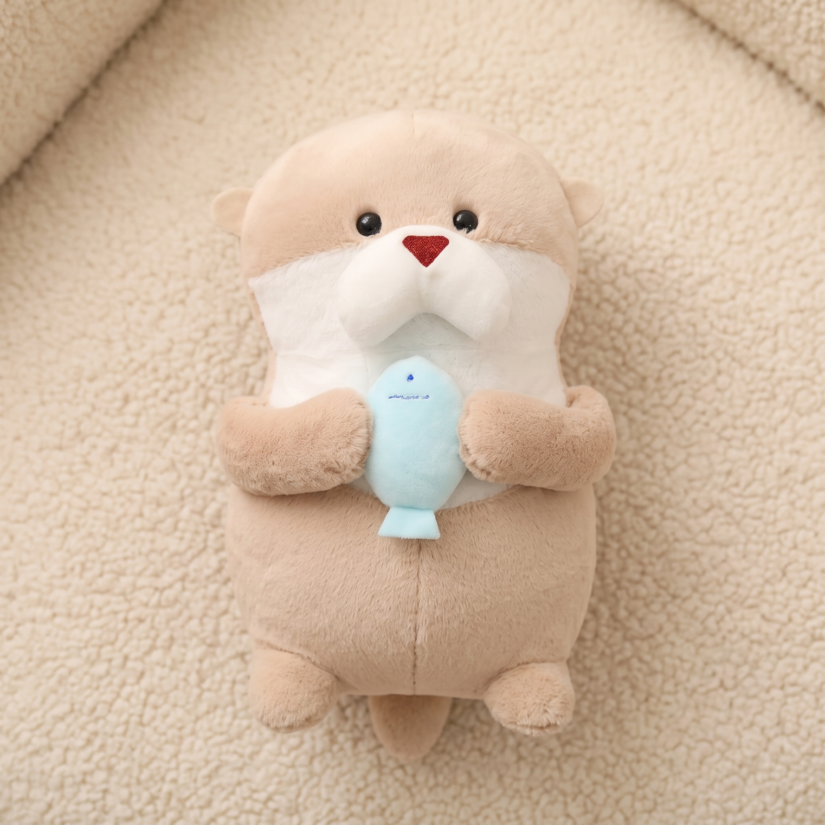 Peluche Lontra con Pesce - Dettaglio del materiale