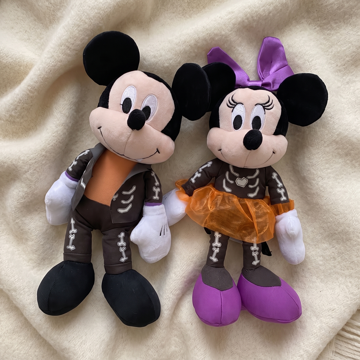 Peluche Mickey Minnie Halloween Scheletro - Dettaglio materiale