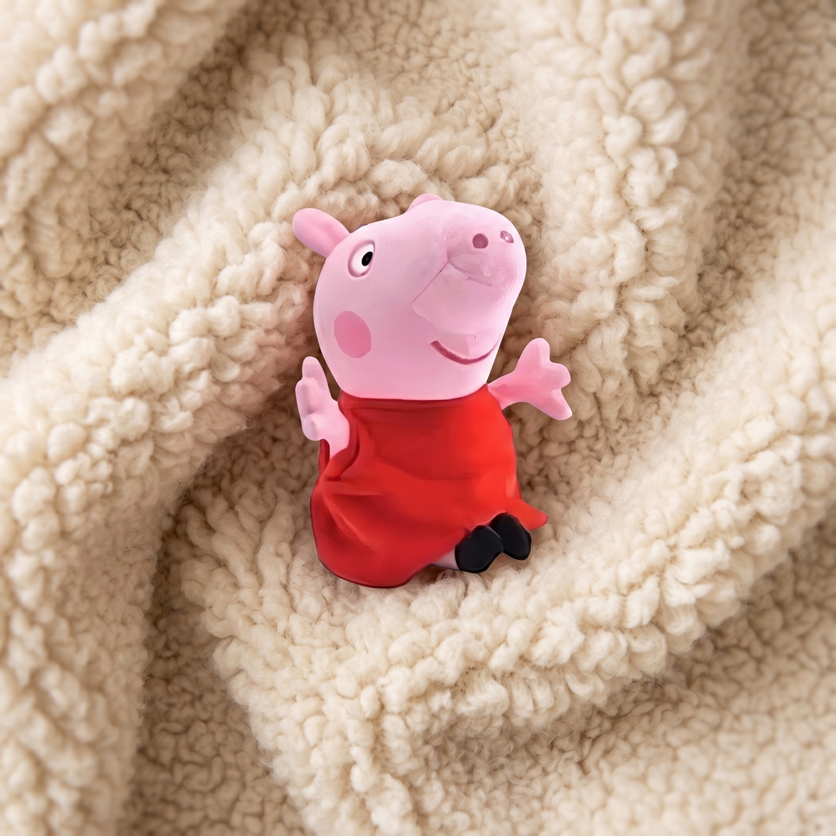 Peluche Peppa Pig 19 cm Vestito Rosso - Dettaglio materiale