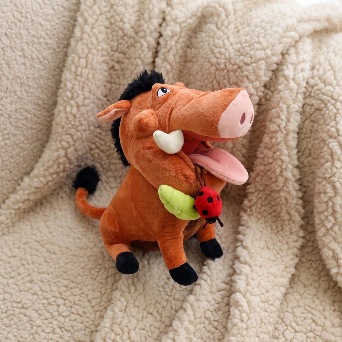 Peluche Pumbaa Il Re Leone 37 cm - Dettaglio materiale