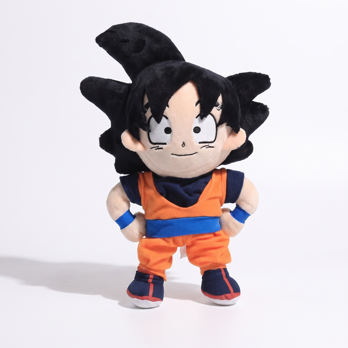 Peluche Son Goku Dragon Ball con Ventosa - sfondo bianco Frontale